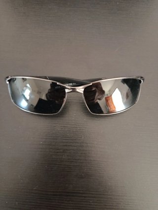 Gafas de sol con cristales polarizados.