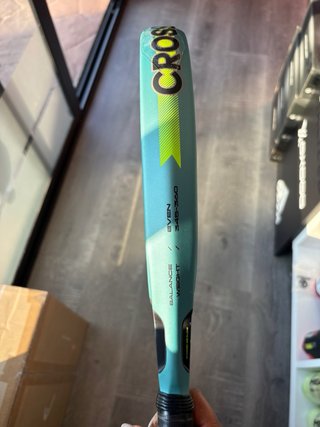 Pala de padel, usada solo en un partido.