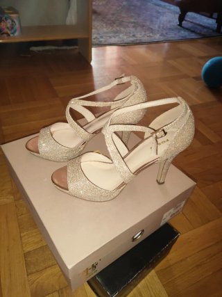 Sandalias Fosco Doradas Talla 39,una puesta