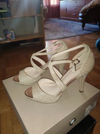 Sandalias Fosco Doradas Talla 39,una puesta