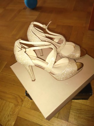 Sandalias Fosco Doradas Talla 39,una puesta