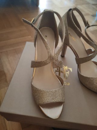Sandalias Fosco Doradas Talla 39,una puesta