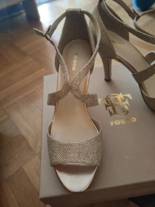 Sandalias Fosco Doradas Talla 39,una puesta