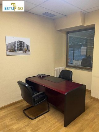 Oficina en venta en La Chantría - La Lastra en León