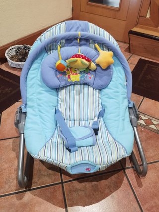 Trona para bebé azul con juguetes