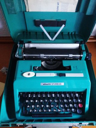 Máquina de escribir Olivetti Studio 45