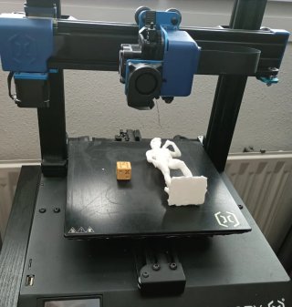 Impresora 3d artillery Genius Pro con recambios.