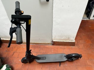 Patinete Xiaomi Mi Electric Scooter Essential