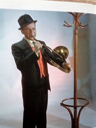 7 LIBROS/CD'S DEL INIGUALABLE FRANK SINATRA