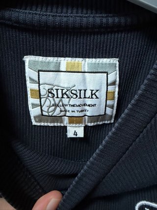 Camiseta SikSilk Negra Crop Top