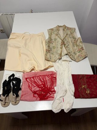 Traje de Fallero Beige y Rojo