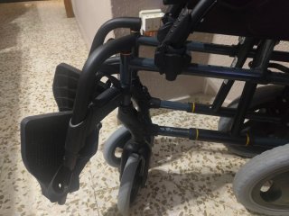 ​Silla de ruedas Breezy Premium (Casi nueva)
