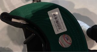 Gorra New Era Negra con Diseño Floral y Calaveras