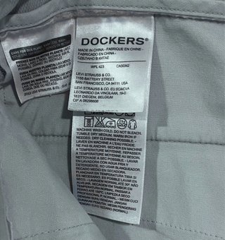 * Talla 42. Pantalón chino DOCKERS.