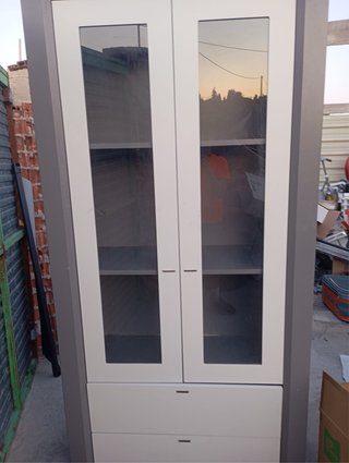 Armario puertas cristal y cajones