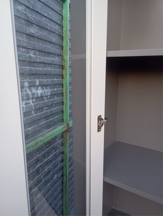 Armario puertas cristal y cajones