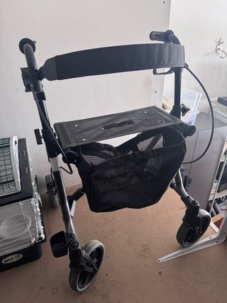 Andador tacata con asiento y cesto