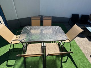Mesa de cristal con 6 sillas