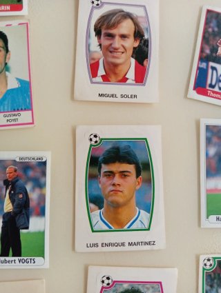 32 cromos de fútbol vintage variados