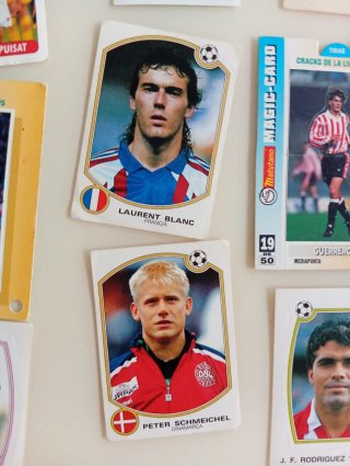 32 cromos de fútbol vintage variados