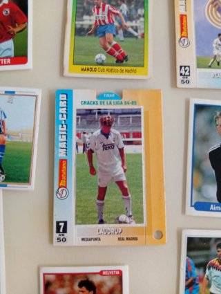 32 cromos de fútbol vintage variados