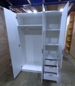ARMARIO TRES PUERTAS