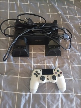 Pack PS4 Pro 1TB + Mando + 2 Juegos + extras