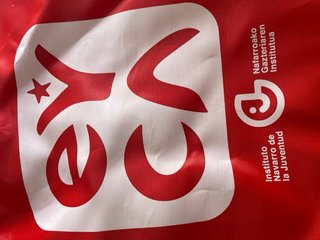 Kit Fiesta: Mochila, Gafas y Pañuelo Rojo