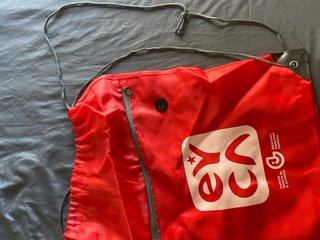 Kit Fiesta: Mochila, Gafas y Pañuelo Rojo