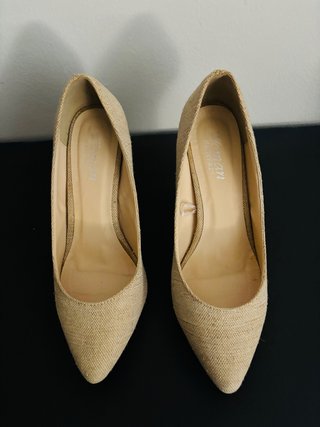 Zapatos de tacón beige