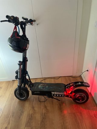 Patinete Eléctrico con Casco Atomic