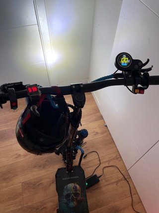 Patinete Eléctrico con Casco Atomic