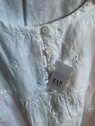 Vestido blanco Gap con bordados