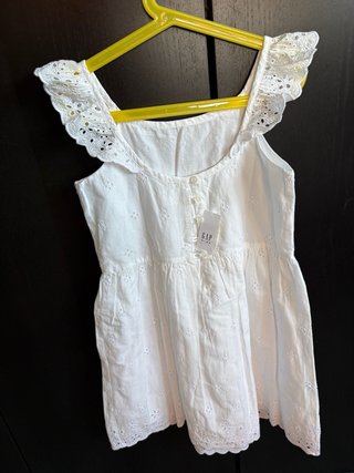 Vestido blanco Gap con bordados