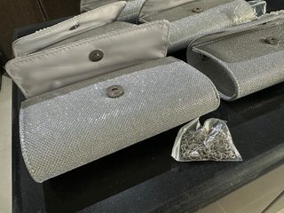 Bolso de mano para novia con purpurina