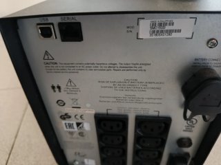 SAI APC Smart-UPS C1500 - NECESITA BATERIAS NUEVAS