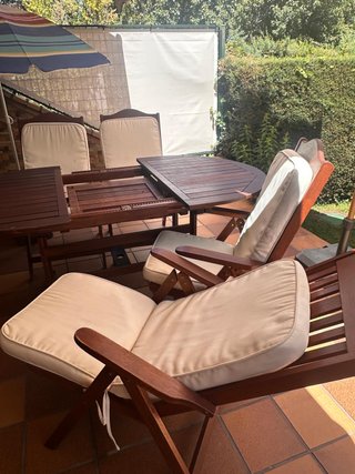 Mesa y 4 sillas de madera para jardín/porche