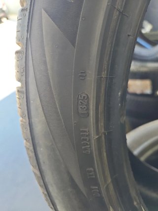 255 45 20  Pirelli  Michelin
