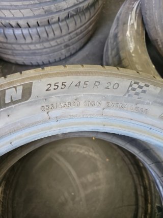 255 45 20  Pirelli  Michelin