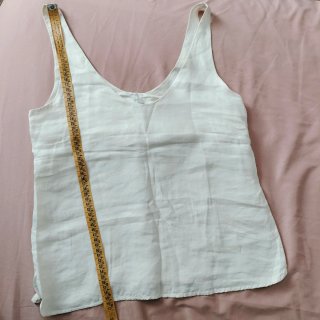 Top crema lyocell Mango. Talla S
