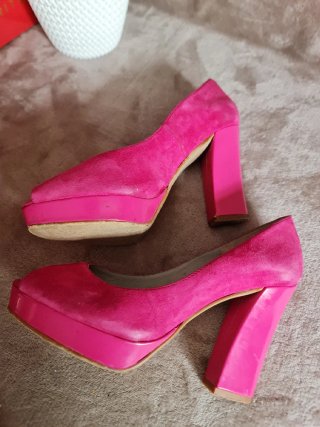Lote de 2 pares de zapatos de tacon. Nr 36
