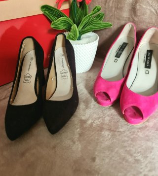 Lote de 2 pares de zapatos de tacon. Nr 36
