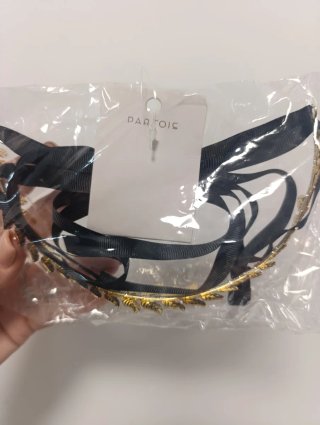 Diadema Hojas Doradas y cinta negra parfois
