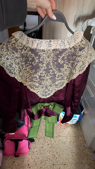 Traje de fallera dos corpiños, farol y manga larga