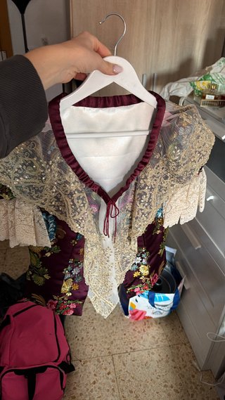 Traje de fallera dos corpiños, farol y manga larga
