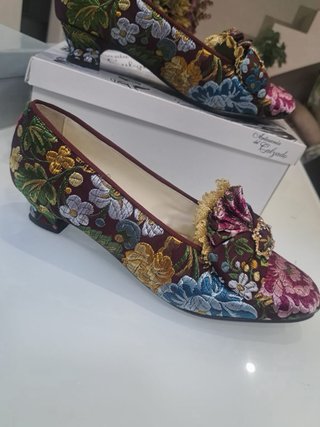 Traje de fallera dos corpiños, farol y manga larga