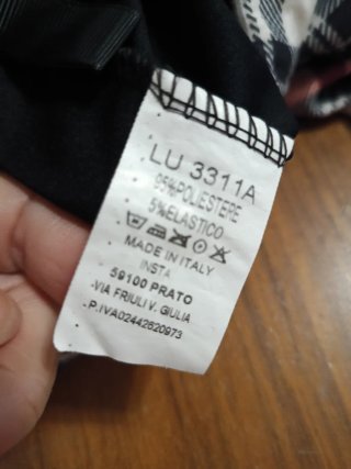 Falda de cuadros tipo escocesa  con pantalón