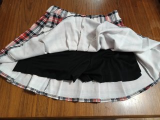Falda de cuadros tipo escocesa  con pantalón