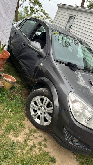 Opel Astra  2010