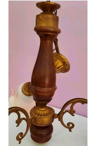Lampadario vintage in legno e ottone